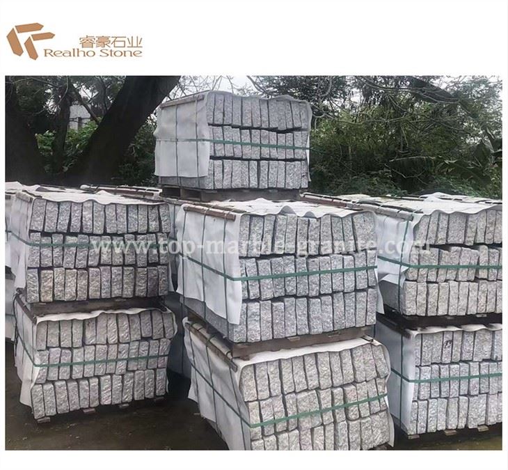 Sesame white kerbstone with rough pick